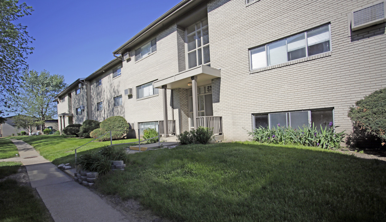 Champaign Park in Champaign, IL - Building Photo