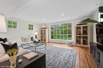 537 King Muir Rd in Lake Forest, IL - Foto de edificio - Building Photo