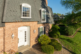 Chateau Richelieu in Peoria, IL - Foto de edificio - Building Photo