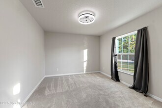 565 Rembrandt St SE in Palm Bay, FL - Building Photo - Building Photo