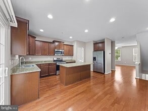 7425 Willow View Ln in Glen Burnie, MD - Building Photo - Building Photo