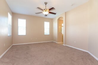 4551 Mapletree Loop in Wesley Chapel, FL - Foto de edificio - Building Photo