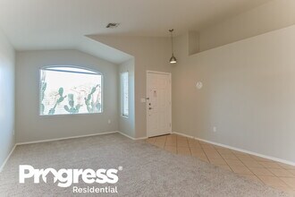 6737 W Greenland Ct in Tucson, AZ - Foto de edificio - Building Photo