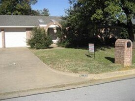 1713 Princeton Dr in Arlington, TX - Building Photo