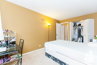 1330 N La Salle Dr, Unit 311 in Chicago, IL - Building Photo - Building Photo