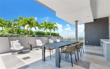 9600 S Dixie Hwy in Miami, FL - Building Photo - Building Photo