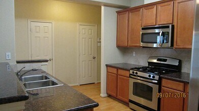 5202 Brinkman Ct in Houston, TX - Building Photo - Building Photo