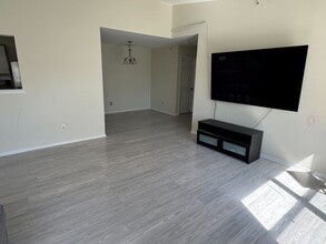 380 Keswick Dr in Piscataway, NJ - Building Photo - Building Photo