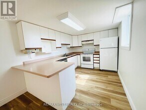 63 Taylorwood Rd in Oshawa, ON - Building Photo - Building Photo