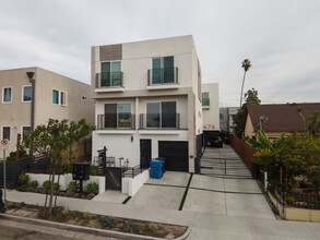 476 N Oxford Ave in Los Angeles, CA - Foto de edificio - Building Photo