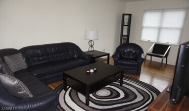 8 Magnolia Ct in Madison, NJ - Building Photo - Building Photo