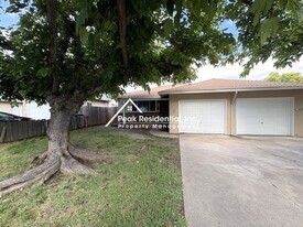 5424 Mona Way in Sacramento, CA - Building Photo