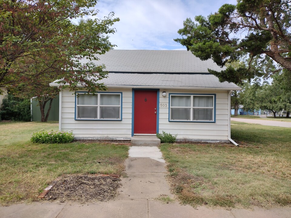 503 S King St in Mount Hope, KS - Building Photo