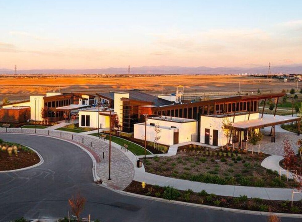 26891 E Byers Ave in Aurora, CO - Building Photo