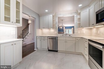 112 Gretna Green Ct in Alexandria, VA - Building Photo - Building Photo
