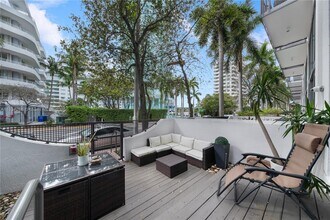 6000 Collins Ave, Unit 126 in Miami Beach, FL - Foto de edificio - Building Photo