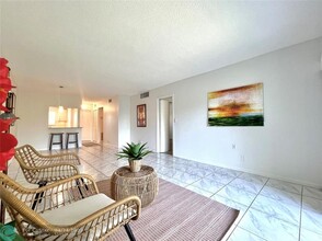 1785 N Andrews Square in Fort Lauderdale, FL - Building Photo - Building Photo