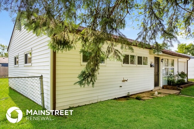 4851 N Kenyon Dr in Indianapolis, IN - Foto de edificio - Building Photo