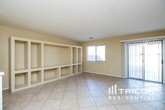 8332 W Crown King Rd in Tolleson, AZ - Building Photo - Building Photo