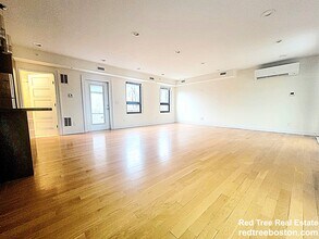 1616 Beacon St, Unit 2 in Brookline, MA - Foto de edificio - Building Photo