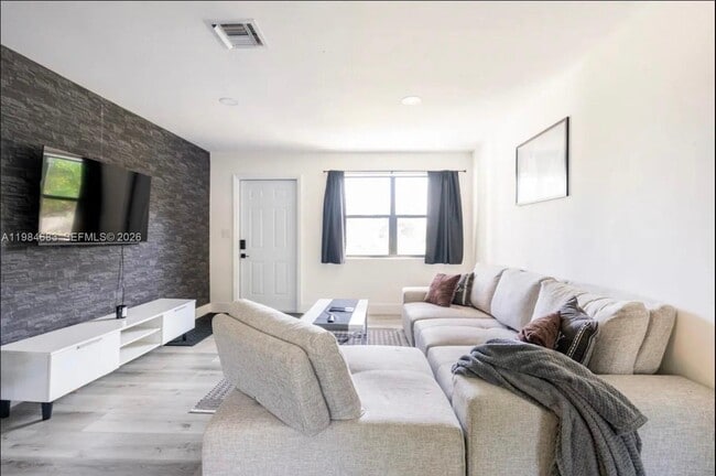 1200 NW 18th Ct in Fort Lauderdale, FL - Building Photo - Building Photo