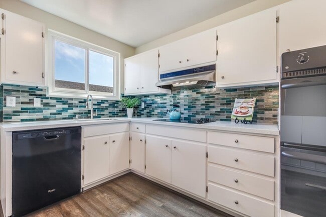 657 Hickey Blvd in Pacifica, CA - Building Photo - Building Photo