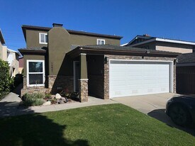 1221 Amethyst St, Unit APT B in Redondo Beach, CA - Building Photo