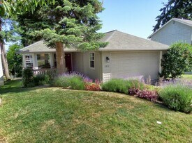 1911 Ponderosa Ct in Bellingham, WA - Building Photo