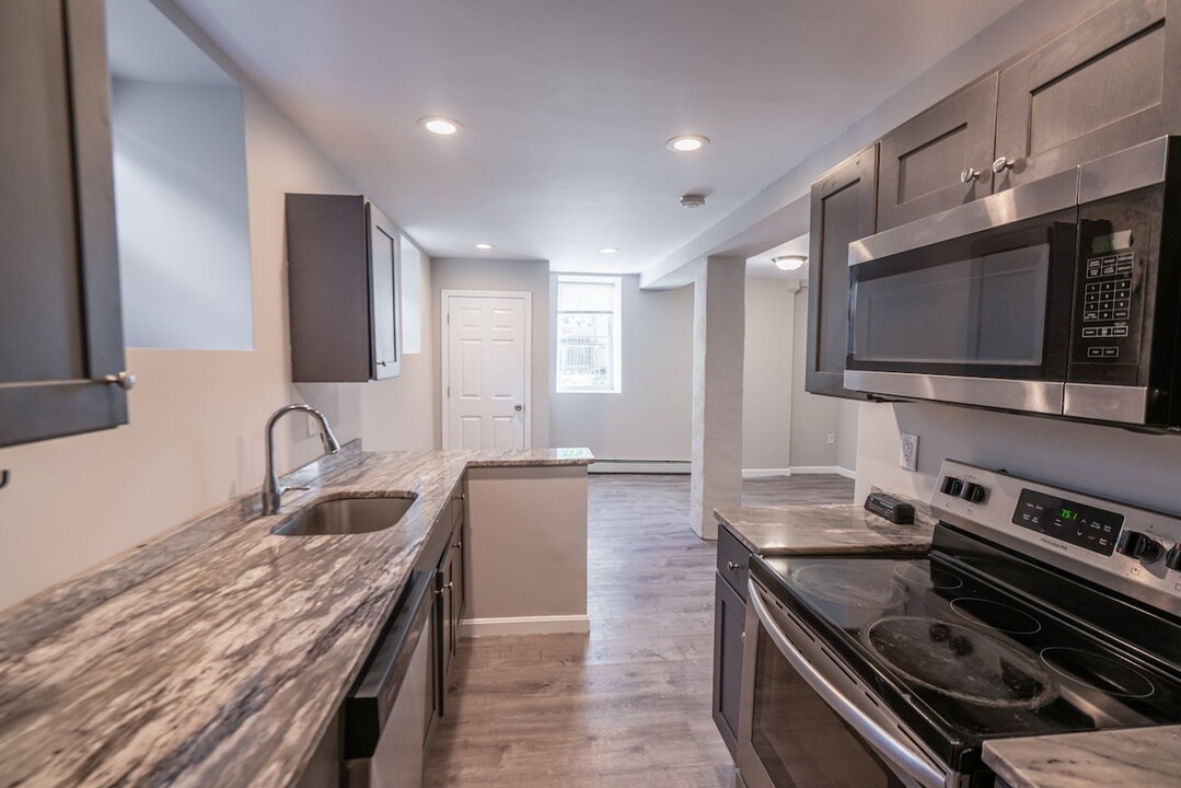173-175 Bay View Ave in Cranston, RI - Building Photo