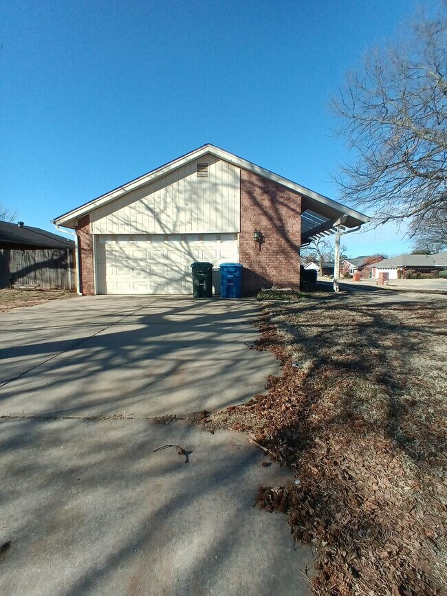 9024 Brookwood Dr in Midwest City, OK - Building Photo - Building Photo