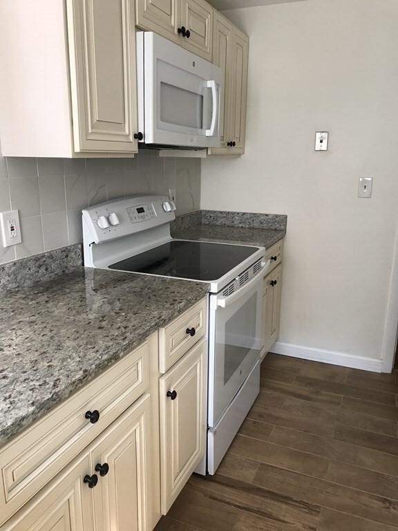 83 Emerson Gardens Rd in Lexington, MA - Building Photo - Building Photo