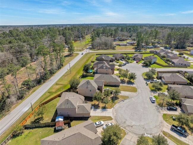 305 Crooked Pine Court in Conroe, TX - Building Photo - Building Photo