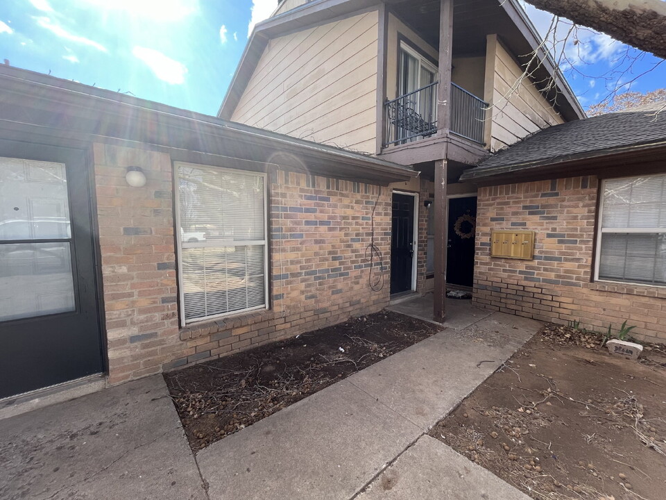2305 76th St in Lubbock, TX - Foto de edificio
