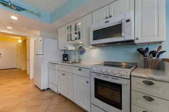 933 Ocean Blvd in Hampton, NH - Foto de edificio - Building Photo