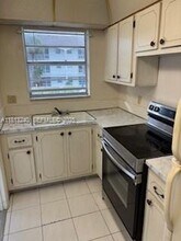 541 Blue Heron Dr in Hallandale Beach, FL - Building Photo - Building Photo