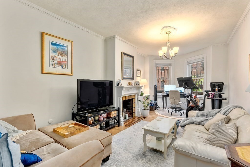 20 Wellington St, Unit 2 in Boston, MA - Building Photo
