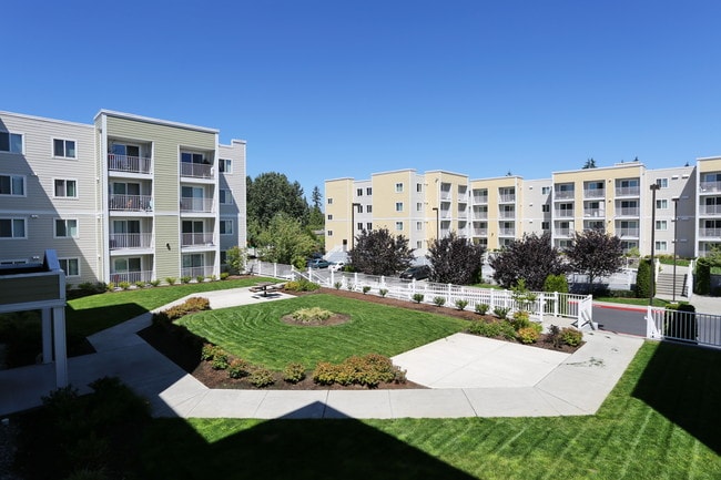 Camelot Apartment Homes in Everett, WA - Foto de edificio - Building Photo