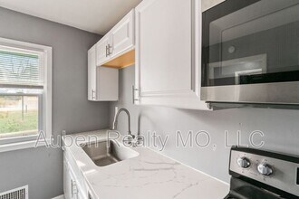 3143 Puckett Rd in Kansas City, KS - Building Photo - Building Photo