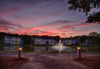 Dusk Walking Path/Fountain - Brook Highland Place Apartamentos in Birmingham, Alabama