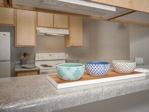 16932 SE Powell Blvd-Unit -57 in Portland, OR - Building Photo - Building Photo