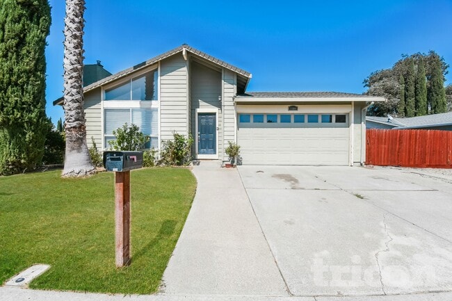 property at 1104 Waxwing Ln