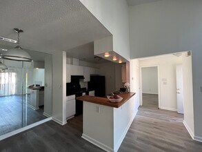 539 Pineland Cir, Unit 304 in Newport News, VA - Foto de edificio - Building Photo
