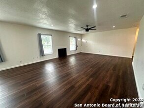 9142 Valley Ridge in San Antonio, TX - Building Photo - Building Photo