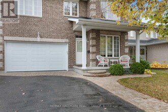 111 Woliston Crescent in Ottawa, ON - Building Photo - Building Photo