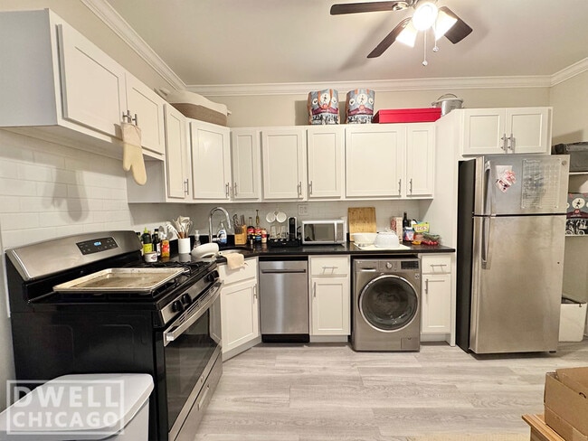 719 W Roscoe St, Unit 1 in Chicago, IL - Building Photo - Building Photo