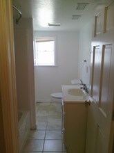 2073 Clinton Ave, Unit 2071 in Alameda, CA - Building Photo - Building Photo