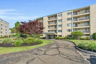 200 Park Terrace Dr, Unit 201 in Stoneham, MA - Building Photo