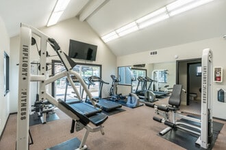 Clayton Creek Apartments in Concord, CA - Foto de edificio - Interior Photo