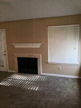 220 Risdon Way in Columbia, SC - Foto de edificio - Building Photo