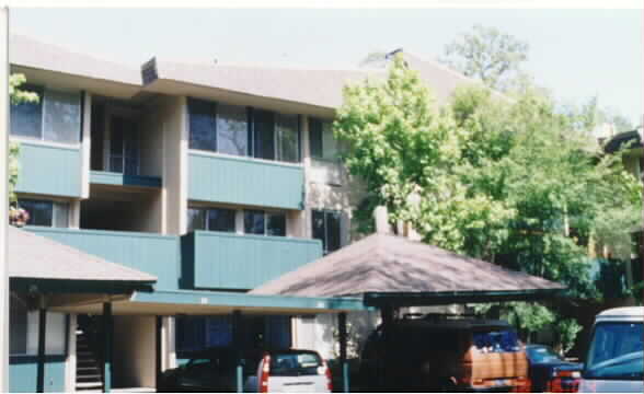 1400 Creekside Dr in Walnut Creek, CA - Foto de edificio - Building Photo